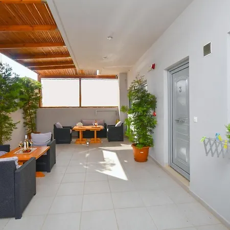 Asterisuites Aparthotel Makry Gialos (Crete)